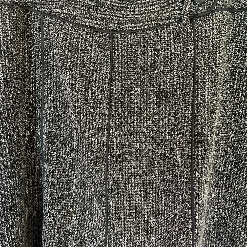 Ann Taylor Women’s Dark Gray Above Knee Textured Skirt Size 16 Office Work Fall